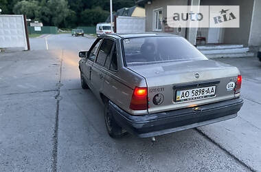 Седан Opel Kadett 1986 в Івано-Франківську