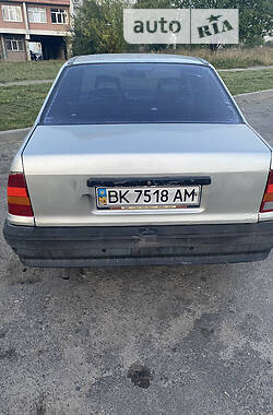 Седан Opel Kadett 1988 в Бориславе