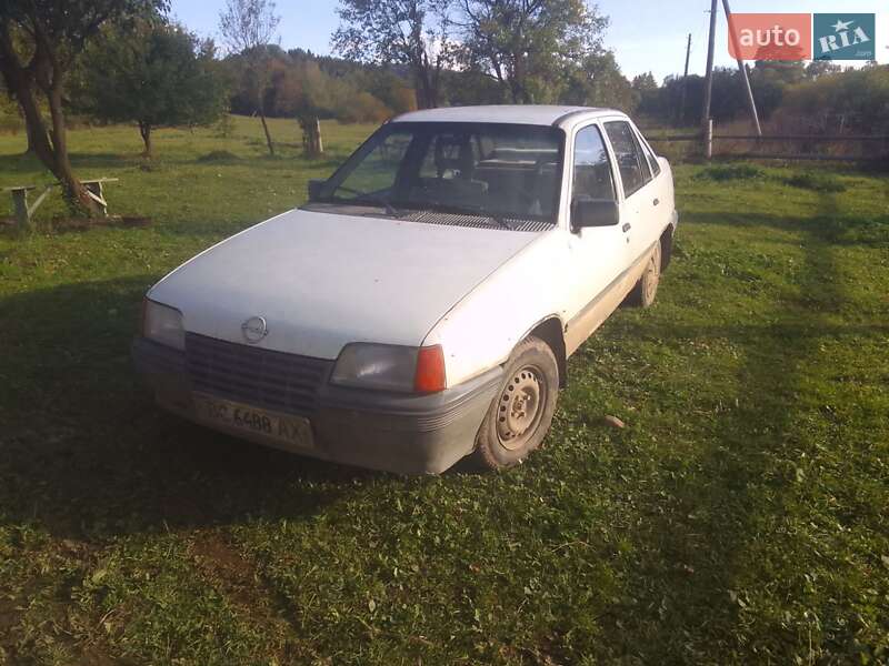 Седан Opel Kadett 1988 в Турці