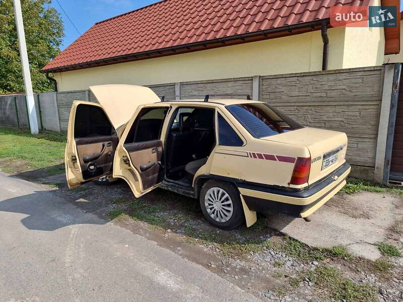 Седан Opel Kadett 1986 в Харькове