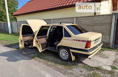 Седан Opel Kadett 1986 в Харькове