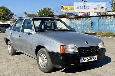 Седан Opel Kadett 1988 в Одессе