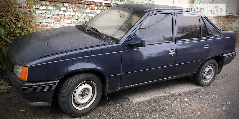 Седан Opel Kadett 1989 в Чернигове