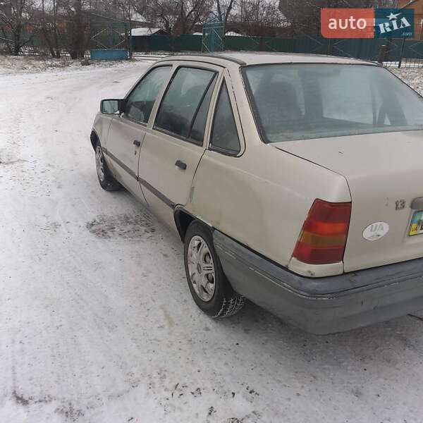 Седан Opel Kadett 1987 в Немирові