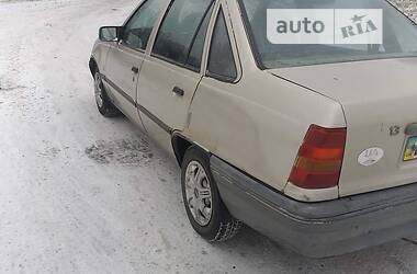 Седан Opel Kadett 1987 в Немирове