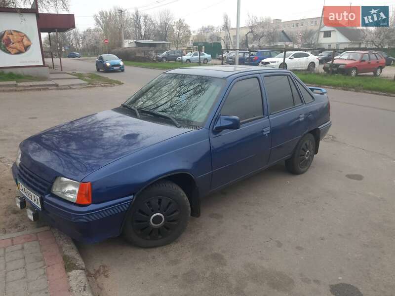 Седан Opel Kadett 1988 в Черкассах