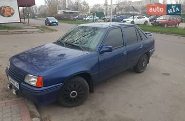 Седан Opel Kadett 1988 в Черкассах