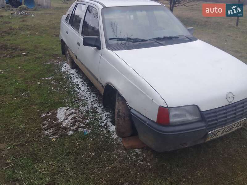 Седан Opel Kadett 1988 в Турці