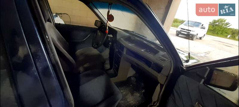 Седан Opel Kadett 1990 в Шумске