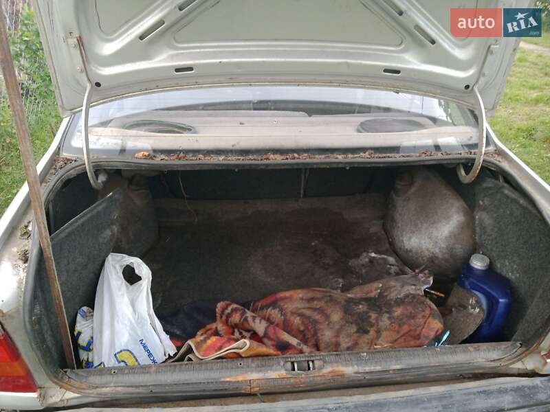 Седан Opel Kadett 1988 в Мостиській