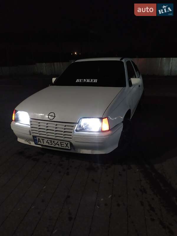 Хэтчбек Opel Kadett 1987 в Ивано-Франковске
