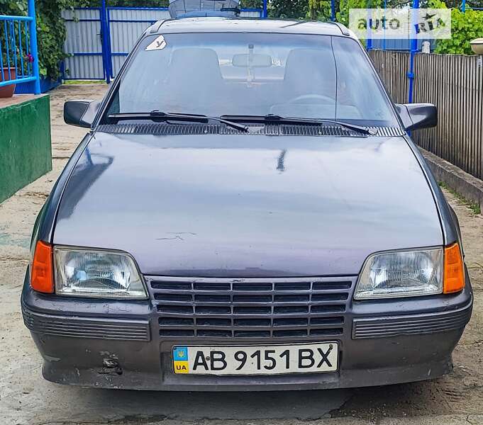Седан Opel Kadett 1986 в Песчанке