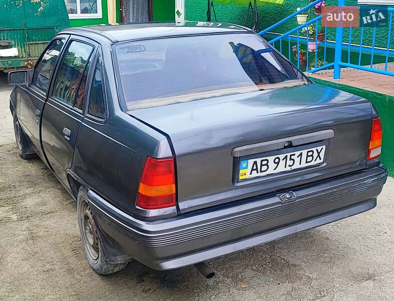Седан Opel Kadett 1986 в Песчанке