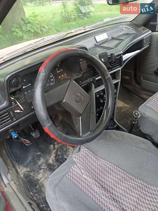 Універсал Opel Kadett 1985 в Нововолинську