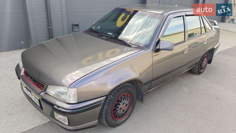Седан Opel Kadett 1986 в Дніпрі