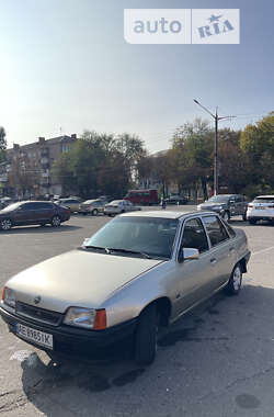 Седан Opel Kadett 1991 в Кривом Роге