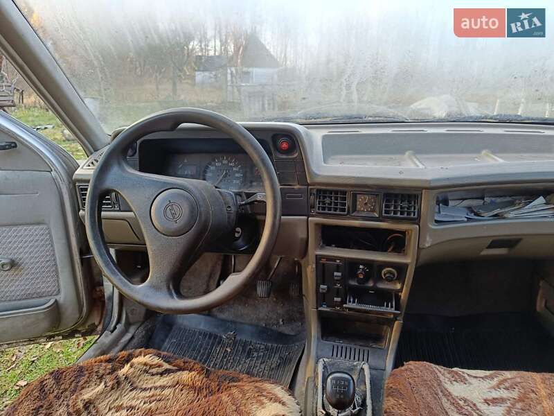 Седан Opel Kadett 1989 в Звягелі фото 6 Седан Opel Kadett 1989 в Звягелі