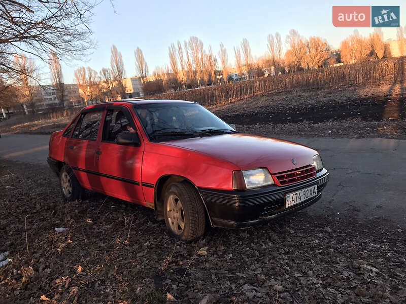 Седан Opel Kadett 1987 в Лозовой