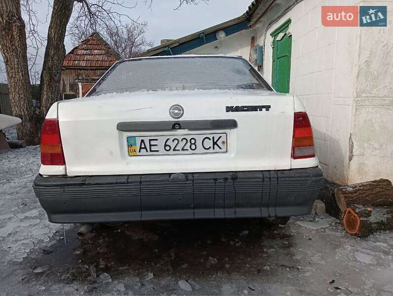 Седан Opel Kadett 1991 в Дніпрі