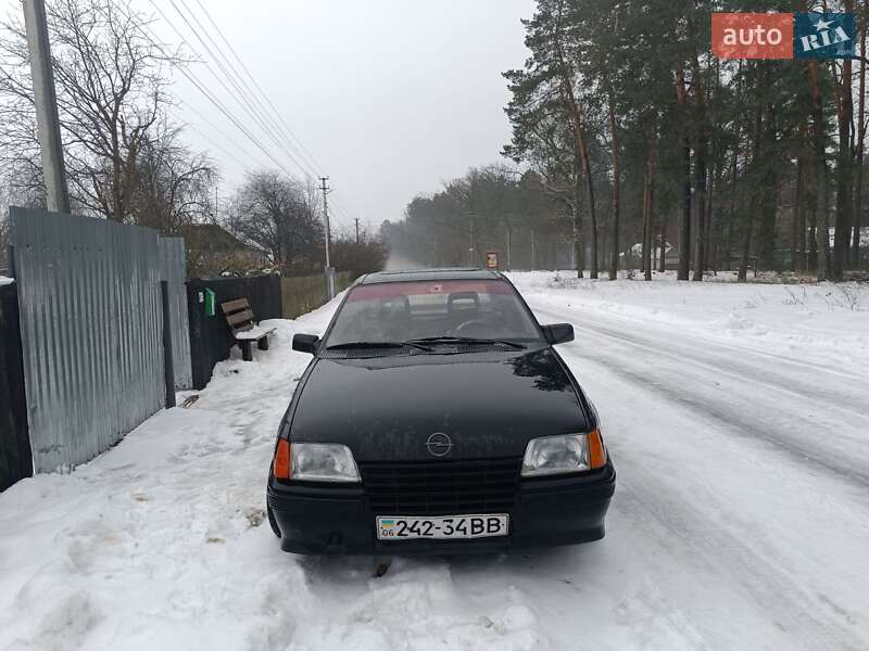 Седан Opel Kadett 1987 в Малині