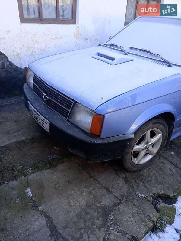 Хэтчбек Opel Kadett 1983 в Ужгороде