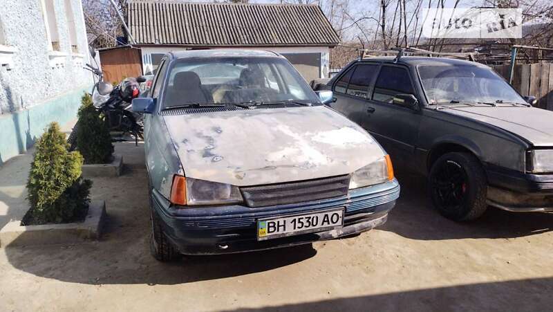 Седан Opel Kadett 1986 в Балті