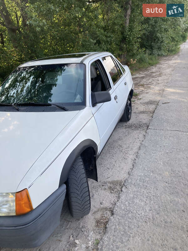 Седан Opel Kadett 1987 в Києві
