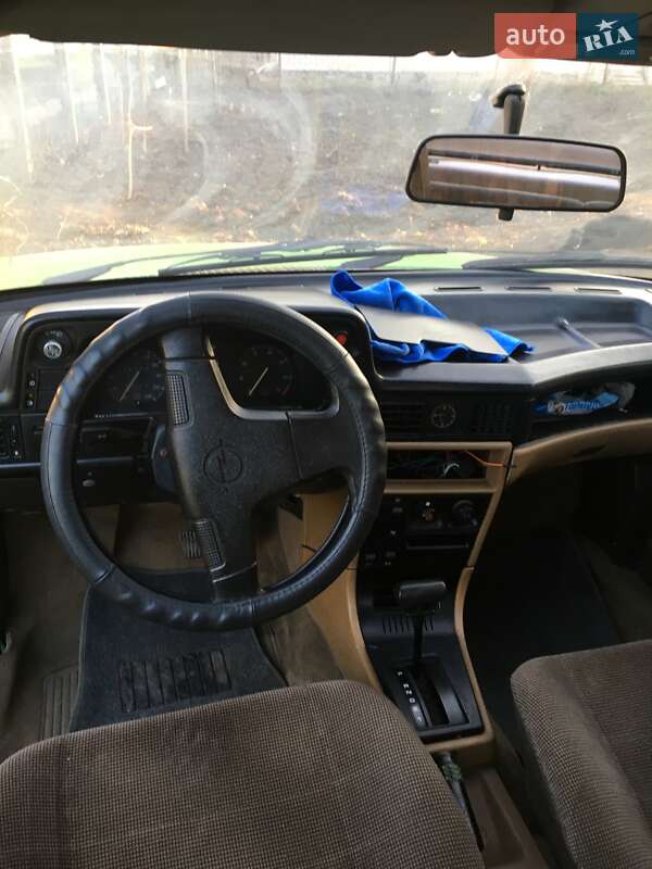 Седан Opel Kadett 1986 в Христиновке