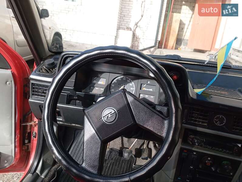 Седан Opel Kadett 1988 в Турці