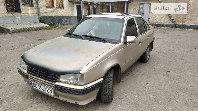 Седан Opel Kadett 1988 в Баштанке