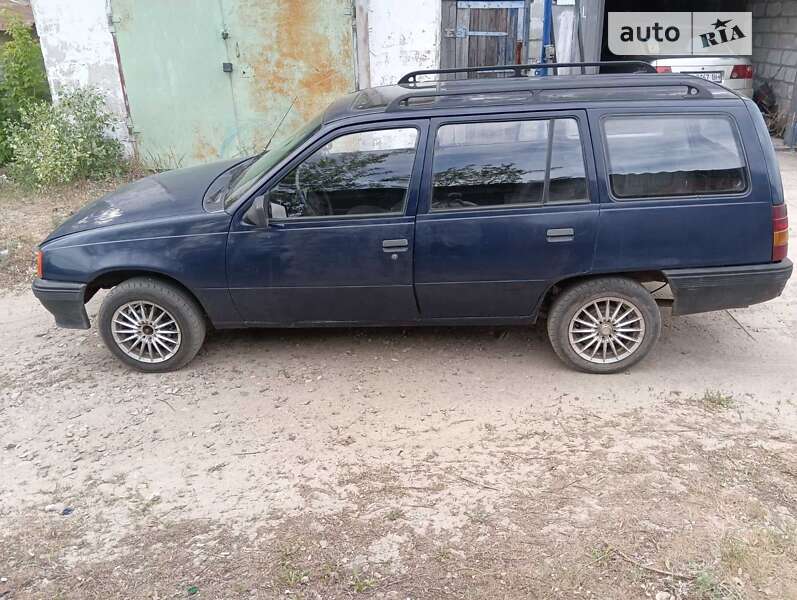 Универсал Opel Kadett 1986 в Изюме