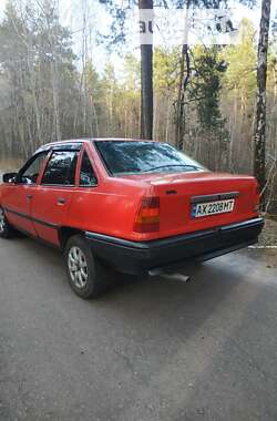 Седан Opel Kadett 1988 в Краснокутске