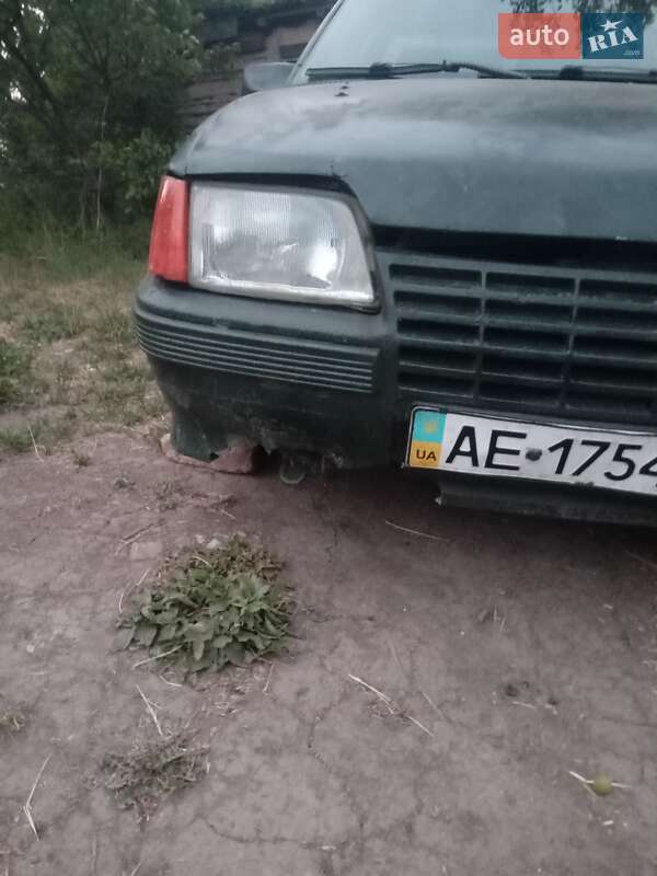 Седан Opel Kadett 1987 в Павлограді