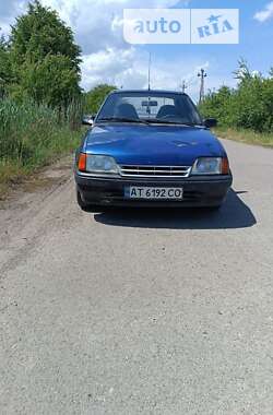 Седан Opel Kadett 1990 в Жидачові