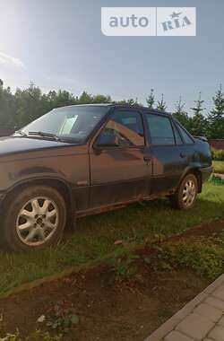 Седан Opel Kadett 1988 в Яворове