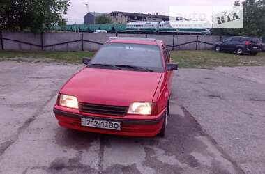 Хэтчбек Opel Kadett 1986 в Владимир-Волынском