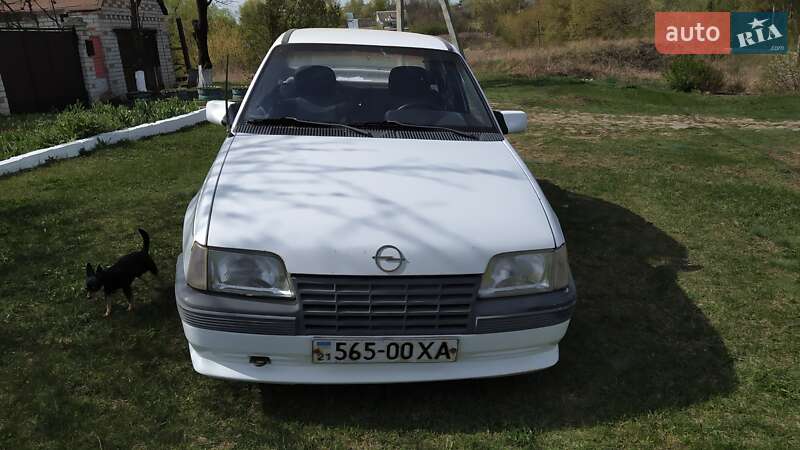 Седан Opel Kadett 1986 в Харкові