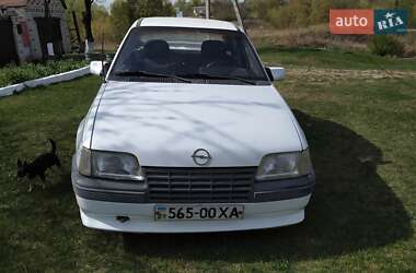 Седан Opel Kadett 1986 в Харкові