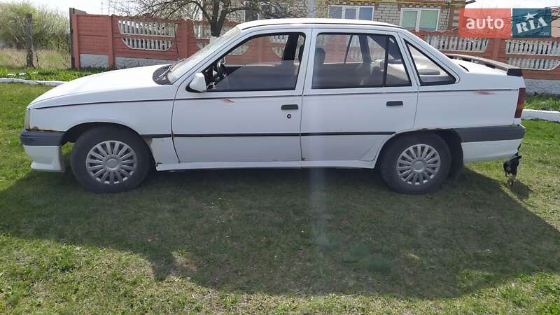 Седан Opel Kadett 1986 в Харкові