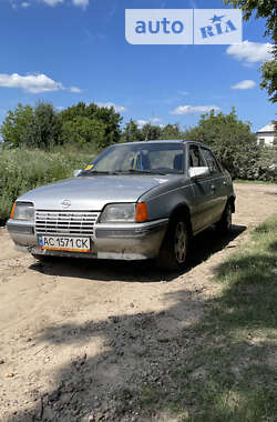 Седан Opel Kadett 1986 в Дубно