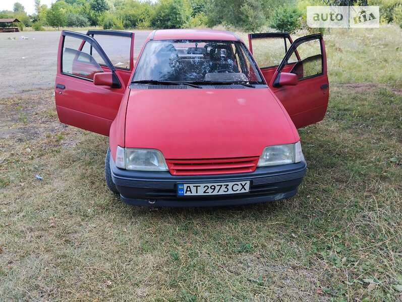 Седан Opel Kadett 1990 в Обертине