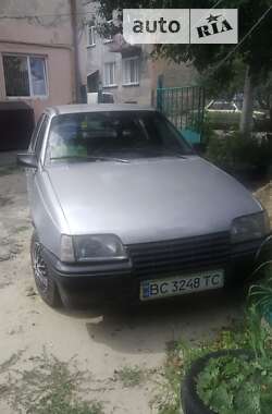 Хэтчбек Opel Kadett 1989 в Золочеве