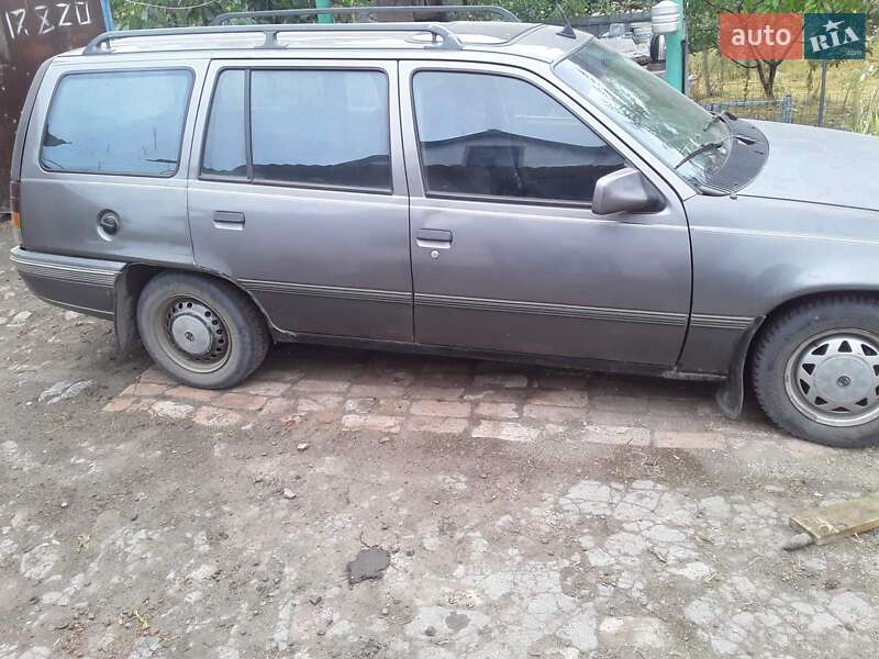 Универсал Opel Kadett 1988 в Шполе
