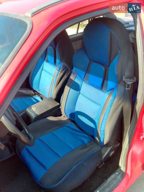 Седан Opel Kadett 1989 в Кременчуге