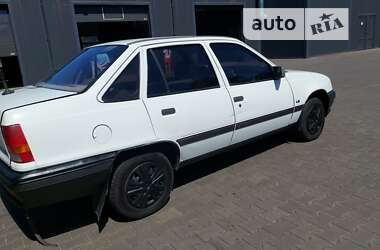 Седан Opel Kadett 1991 в Каменском