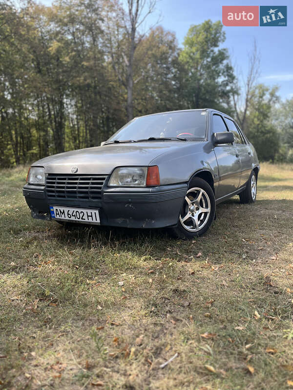 Седан Opel Kadett 1987 в Малине