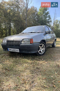 Седан Opel Kadett 1987 в Малине