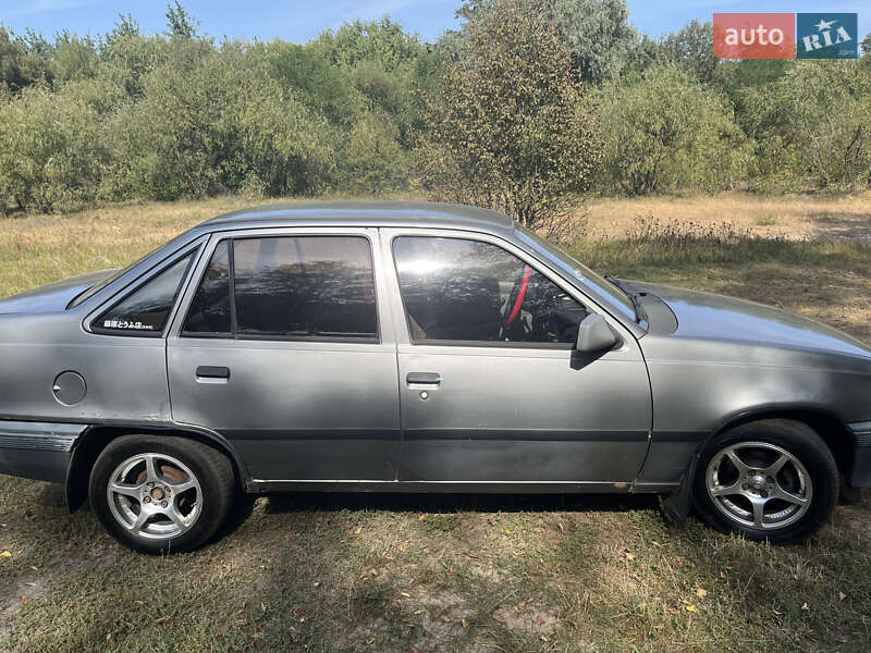 Седан Opel Kadett 1987 в Малине