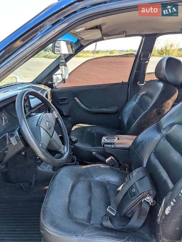 Седан Opel Kadett 1988 в Надворной