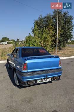 Седан Opel Kadett 1988 в Надворной